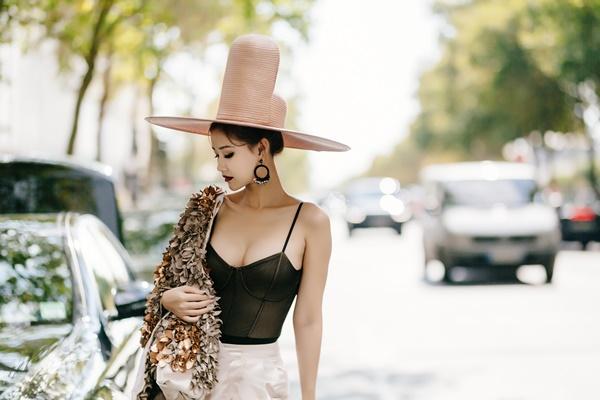 Không dừng đại chiến với Tâm Tít, Maya vẫn đẹp lộng lẫy ở Paris Fashion Week-6