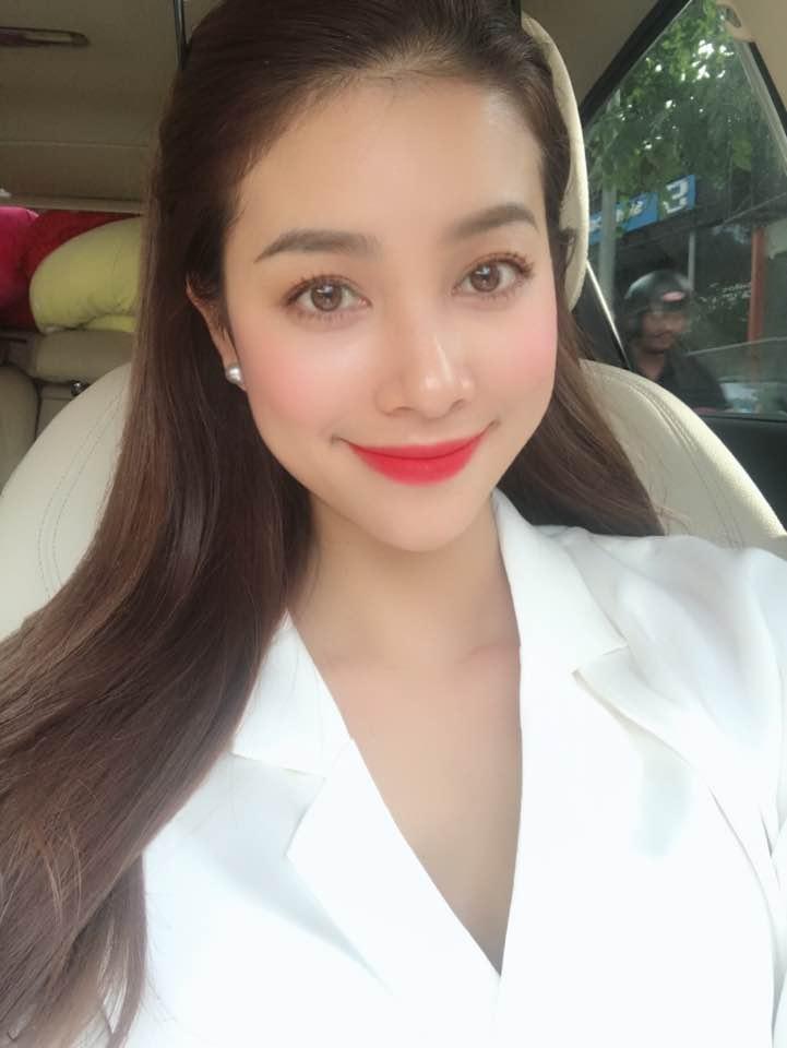 Tin sao Việt 27/9: Quỳnh Thư cần vòng tay của Ngọc Trinh vì cảm xúc đang tụt dốc-11