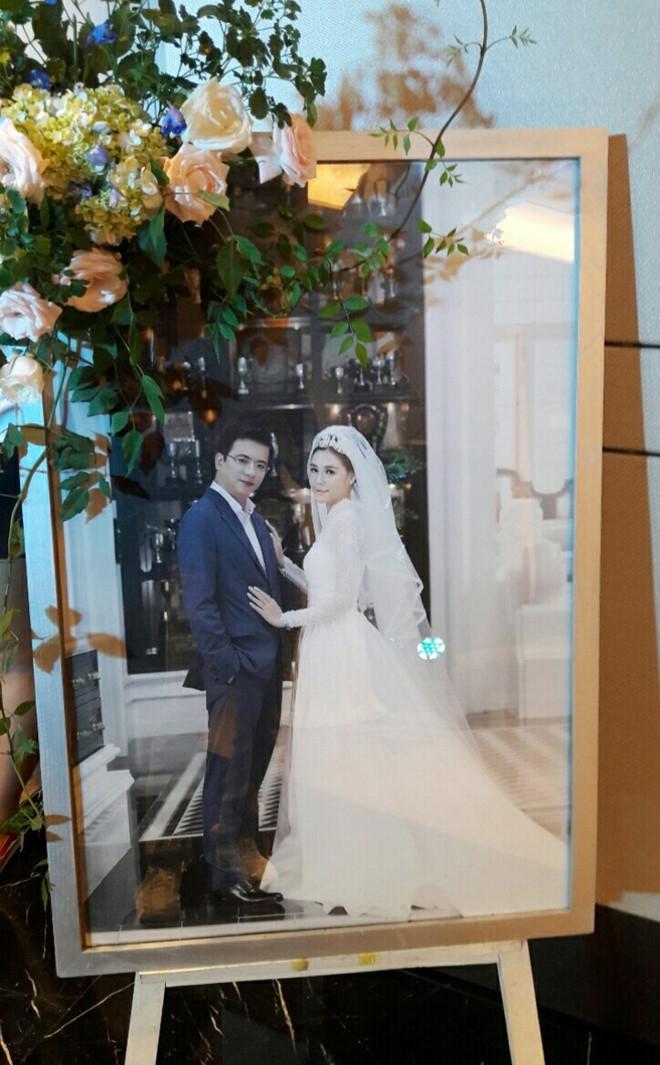 Những hình ảnh hiếm hoi về đám cưới ấm cúng của BTV Quang Minh và vợ trẻ-7