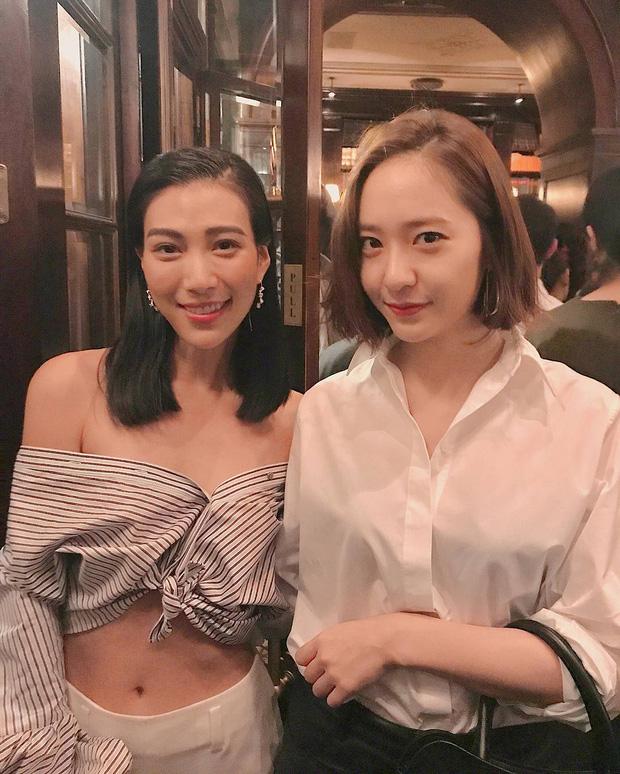 Từ nữ thần tóc dài, Krystal bỗng lộ trán thưa ít tóc và trông kém sắc hơn hẳn vì cắt tóc ngắn-2