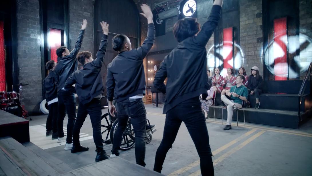 Angela Phương Trinh ghen tuông khi bắt gặp Rocker Nguyễn thả thính Cindy V-7