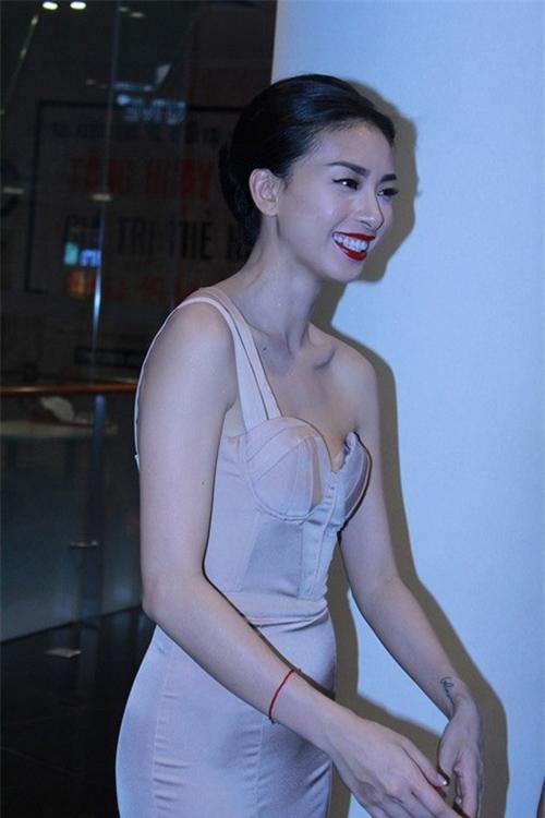 Vòng 1 như Hoa hậu Thu Thảo, Mỹ Linh thì nên tránh thật xa kiểu váy này!-7