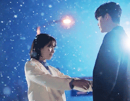Khi nàng say giấc khởi đầu đầy kịch tính: Lee Jong Suk cứu Suzy thoát chết trong gang tấc-13