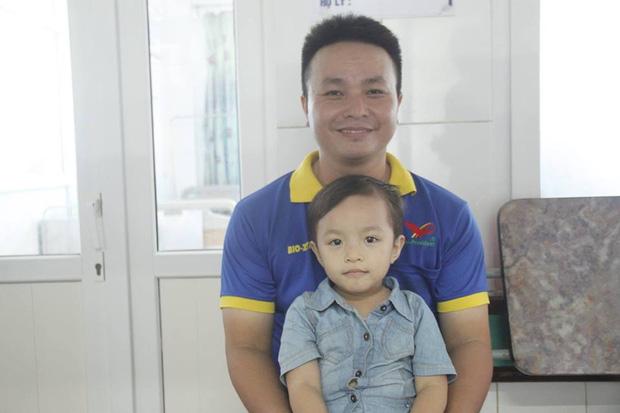 Chuyện chưa kể của người bố làm bà đỡ bất đắc dĩ trên taxi-1