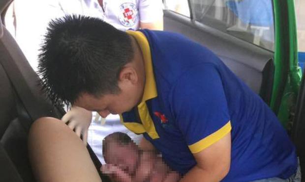 Chuyện chưa kể của người bố làm bà đỡ bất đắc dĩ trên taxi-3