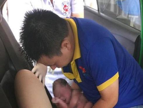 Chuyện chưa kể của người bố làm 'bà đỡ' bất đắc dĩ trên taxi