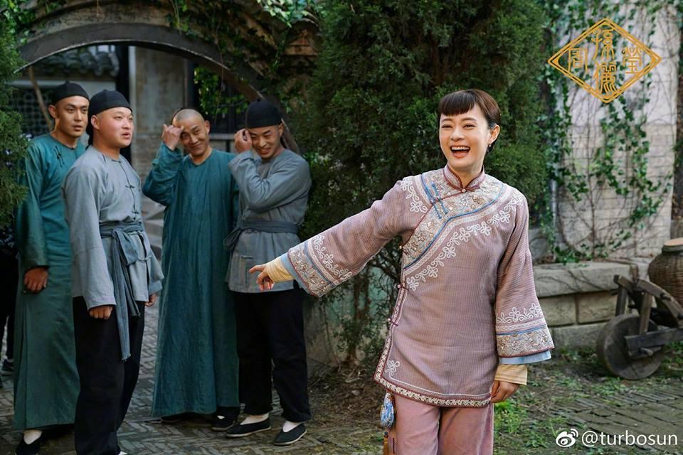 Loạt ảnh thiếu phu nhân Tôn Lệ nhắng nhít trong hậu trường Năm ấy hoa nở trăng vừa tròn-4