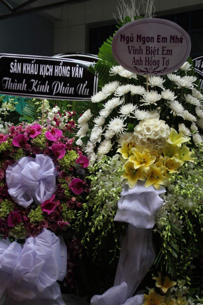 Sao Việt đau xót đến viếng nghệ sĩ Khánh Nam, con gái nuôi khóc nức nở thương cha-3