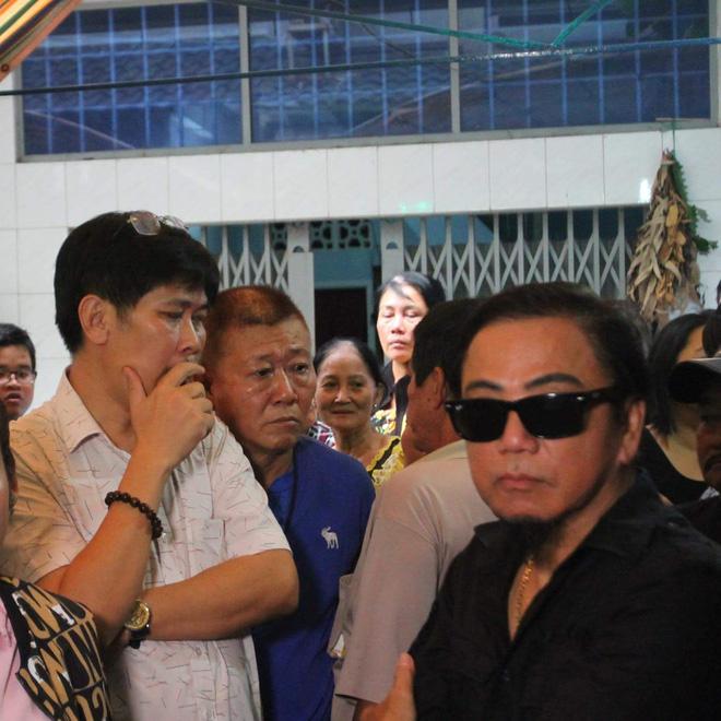 Sao Việt đau xót đến viếng nghệ sĩ Khánh Nam, con gái nuôi khóc nức nở thương cha-6