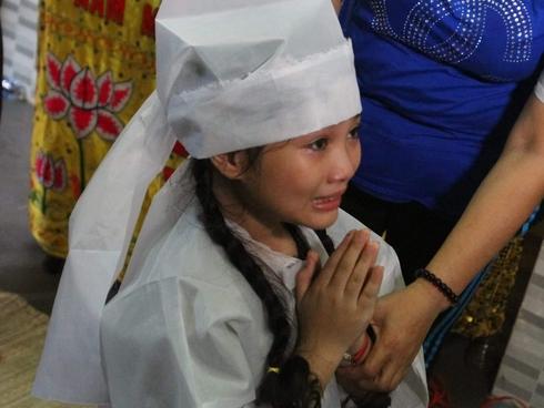 Sự thật về 4 bé gái đứng ở 4 góc quan tài trong đám tang cố nghệ sĩ Khánh Nam-6