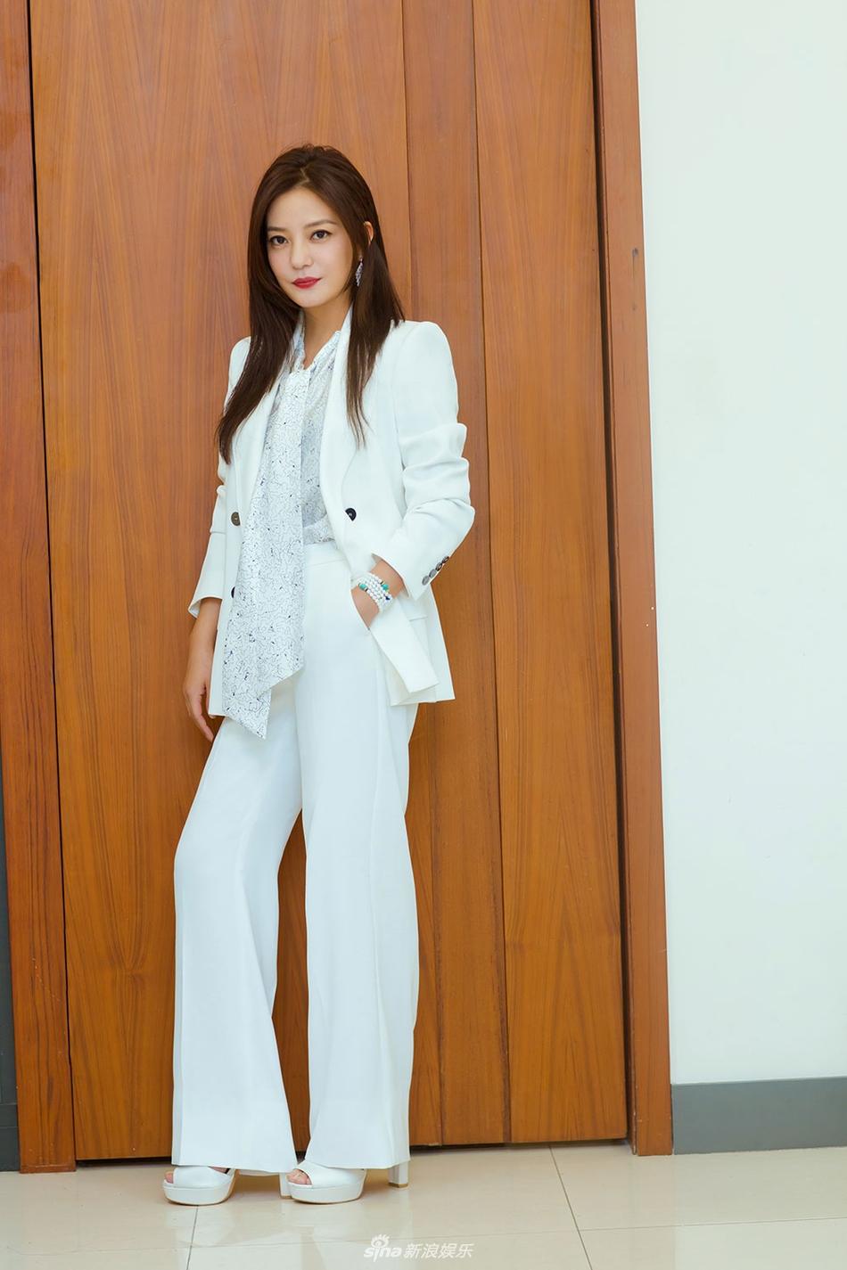 Bước qua tuổi tứ tuần, Triệu Vy ngày càng xinh đẹp, quyền lực và giàu có-5