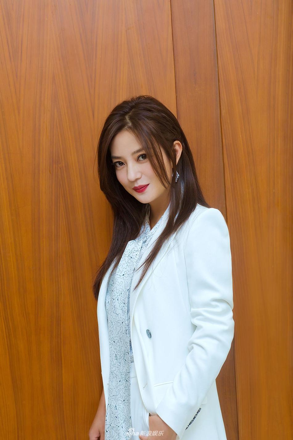 Bước qua tuổi tứ tuần, Triệu Vy ngày càng xinh đẹp, quyền lực và giàu có-6