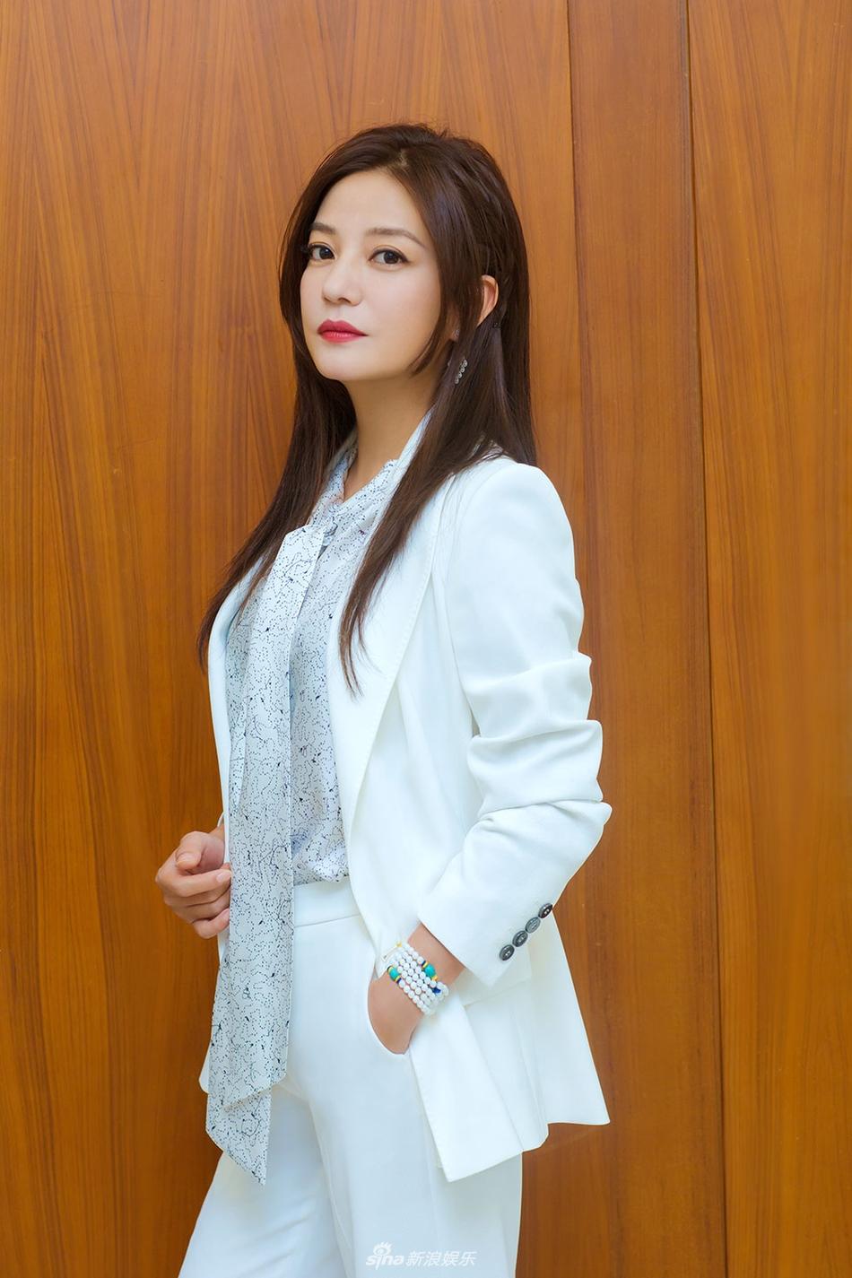 Bước qua tuổi tứ tuần, Triệu Vy ngày càng xinh đẹp, quyền lực và giàu có-7