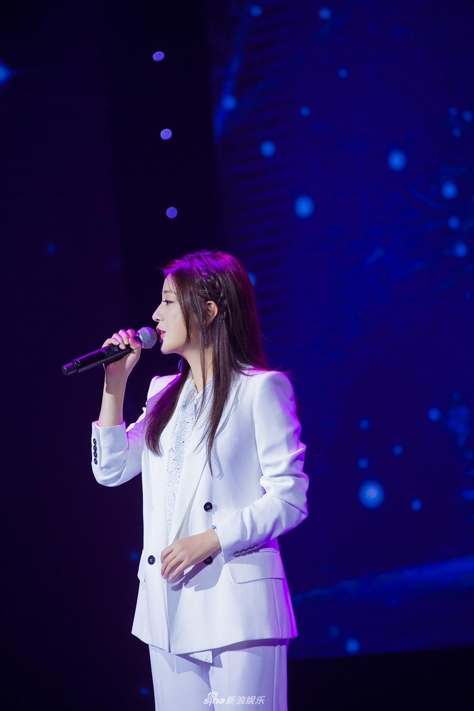 Bước qua tuổi tứ tuần, Triệu Vy ngày càng xinh đẹp, quyền lực và giàu có-2