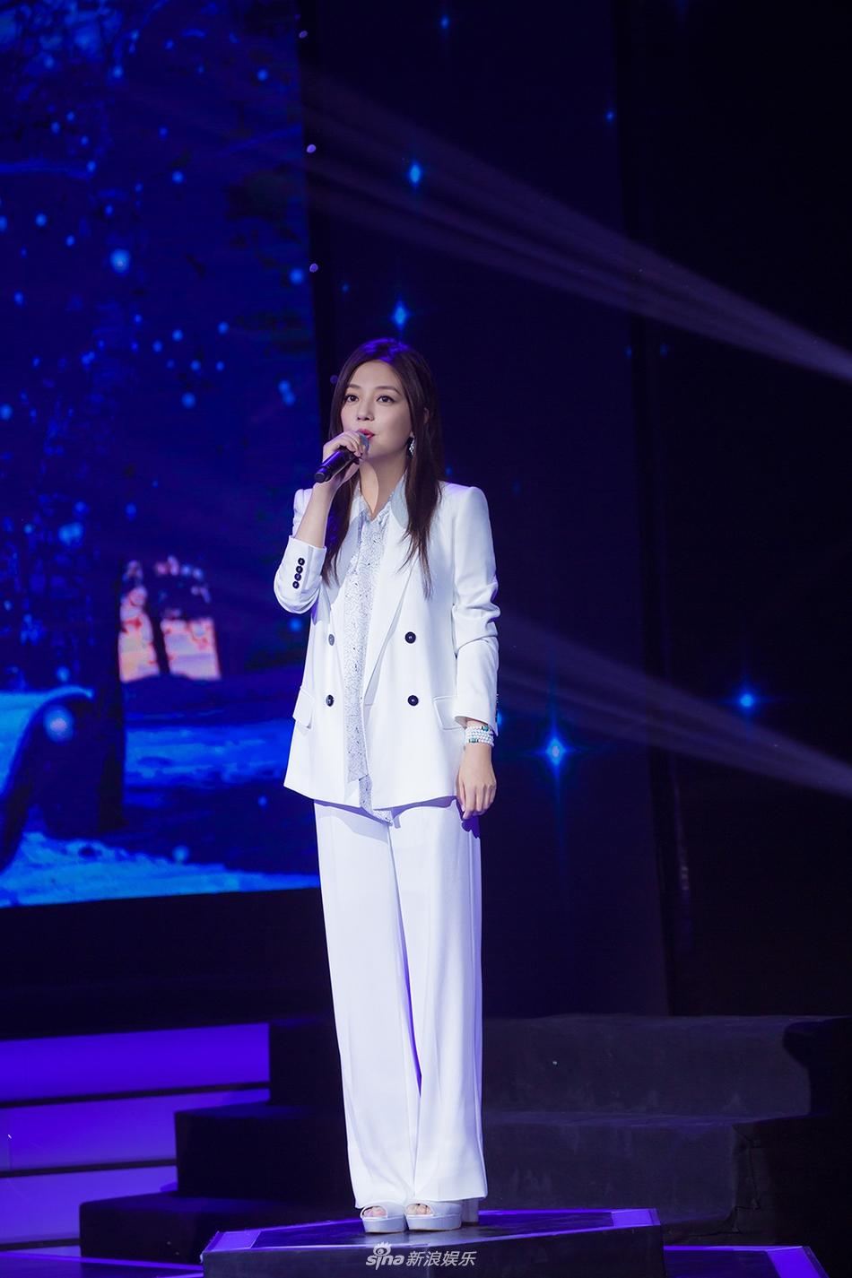 Bước qua tuổi tứ tuần, Triệu Vy ngày càng xinh đẹp, quyền lực và giàu có-4