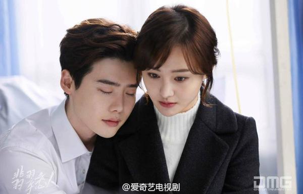 Lee Jong Suk: Mỹ nam sở hữu bộ sưu tập người tình hoành tráng nhất K-biz-6