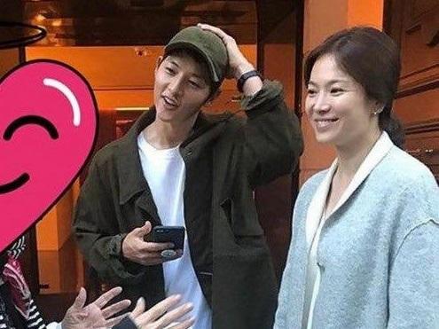 Song Joong Ki - Song Hye Kyo quấn quýt như đôi sam trước ngày cưới-6