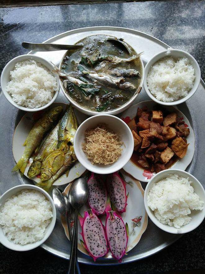 Mâm cơm đầy ắp hải sản chỉ 33 nghìn của cô nàng khéo vun vén khiến chị em tranh cãi dữ dội-3