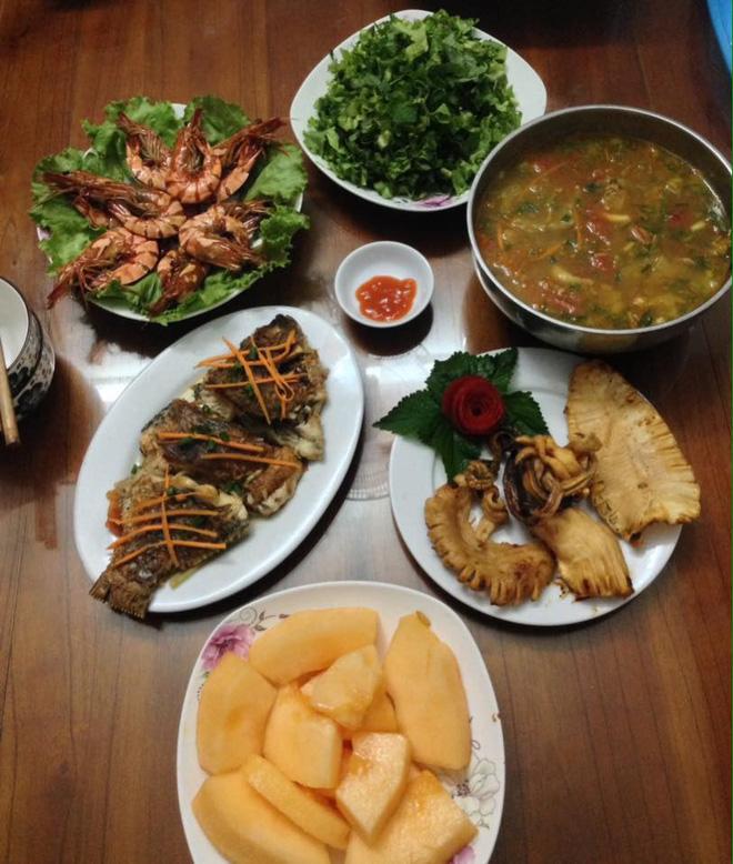 Mâm cơm đầy ắp hải sản chỉ 33 nghìn của cô nàng khéo vun vén khiến chị em tranh cãi dữ dội-4