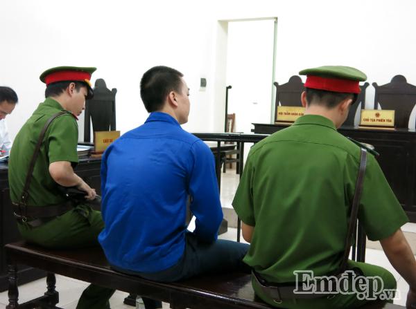 Vụ Cao Mạnh Hùng dâm ô bé gái ở Hoàng Mai: chửi bới loạn xạ, mẹ già bật khóc, bị cáo lĩnh 24 tháng tù-4