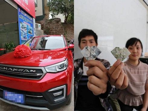 6 năm gấp tiền thành hình trái tim, anh chồng vác đi mua xe hơi tặng vợ