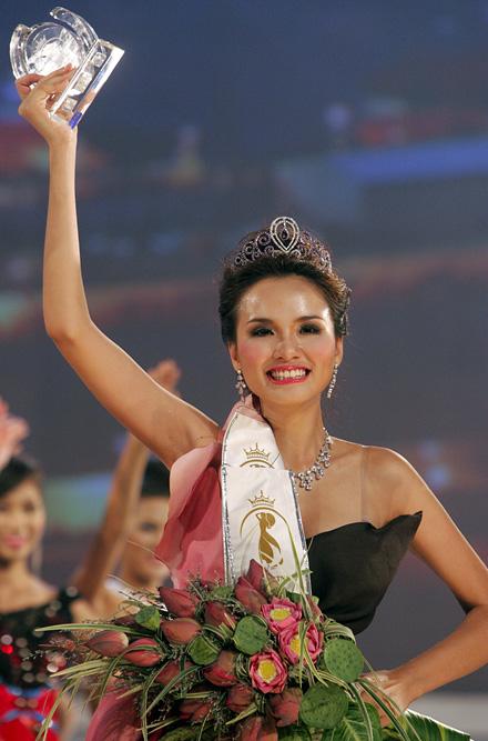 Quá thị phi và đau khổ, Hoa hậu Diễm Hương muốn trả lại vương miện sau khi đăng quang-1