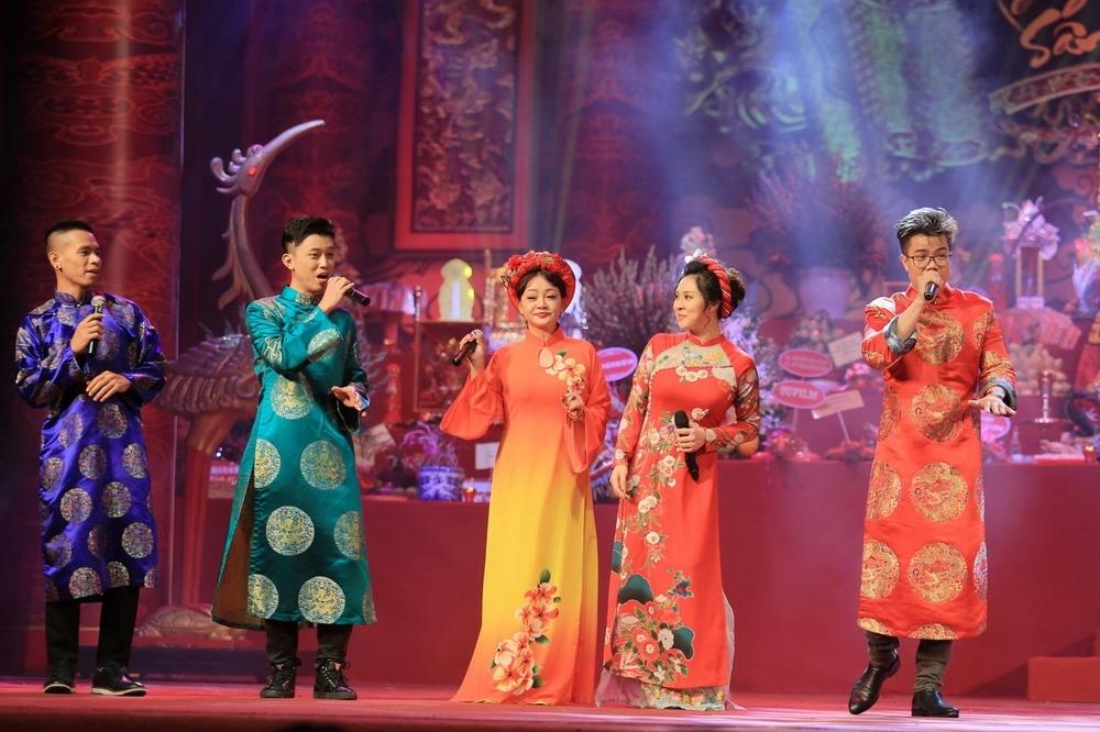 Từng lớp nghệ sĩ phía Bắc tới thắp hương trong lễ giỗ Tổ nghề sân khấu-9