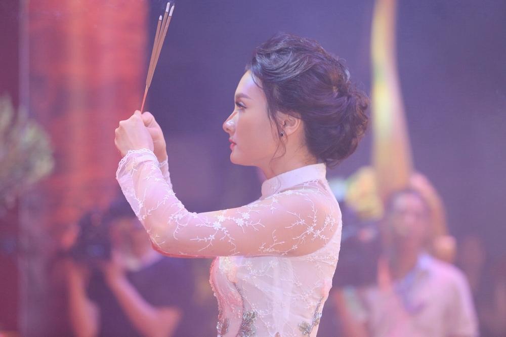 Từng lớp nghệ sĩ phía Bắc tới thắp hương trong lễ giỗ Tổ nghề sân khấu-6