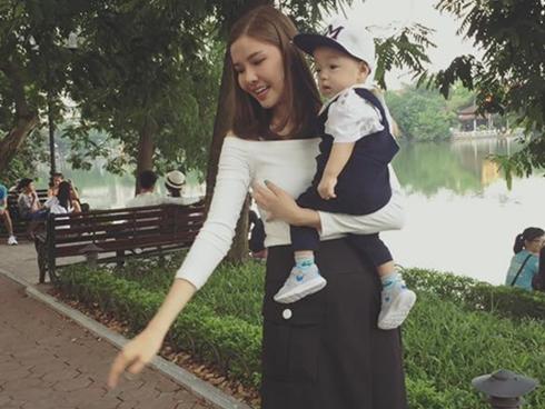 Bức xúc vì con trai bị chê xấu xí, Kỳ Hân tay đôi gọi anti-fan là 'con kia'