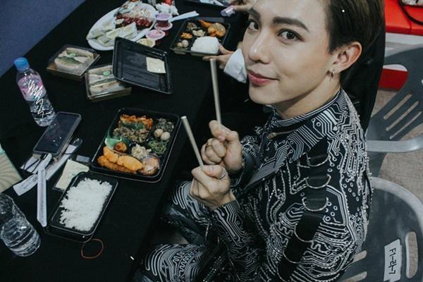 Erik ngày càng khác lạ, lộ nghi án phẫu thuật thẩm mỹ-6