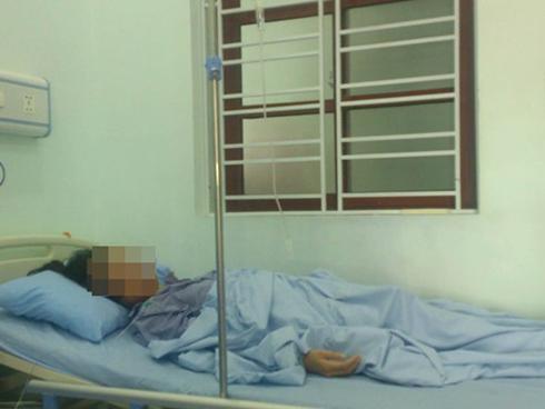 Phạt học sinh, cô giáo bị phụ huynh tát phải nhập viện