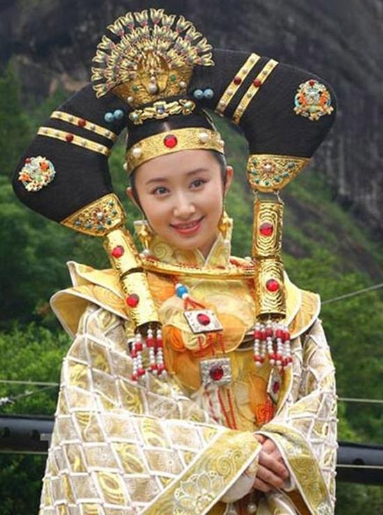 Thư Sướng chẳng những diễn hay mà còn có sức khỏe tốt hơn người thường. Thế nên mới đỡ được cả cái búi tóc to đến như vậy.