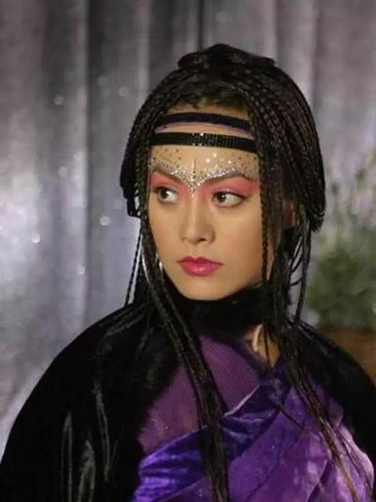 Nhìn Ninh Tịnh, khán giả chỉ biết thốt lên: "Xin hãy trả lại đĩa bay cho cô ấy".