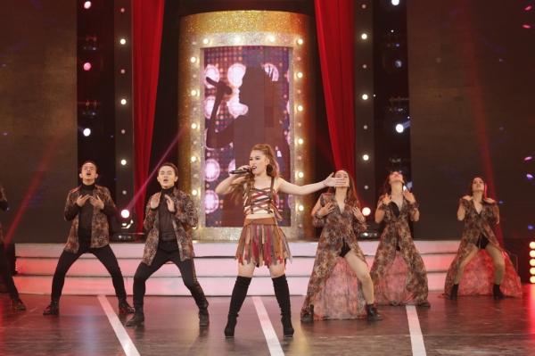 Diện váy 60 triệu hát hit Hồ Ngọc Hà, bản sao Minh Tuyết lên ngôi quán quân-10