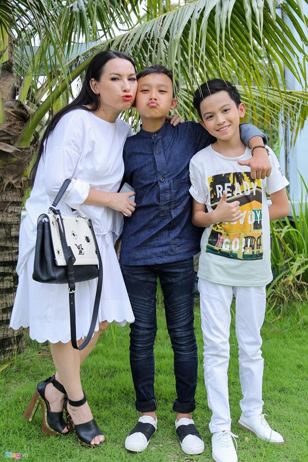 Trấn Thành và dàn sao Việt tấp nập cúng Tổ tại đền thờ của Hoài Linh-8