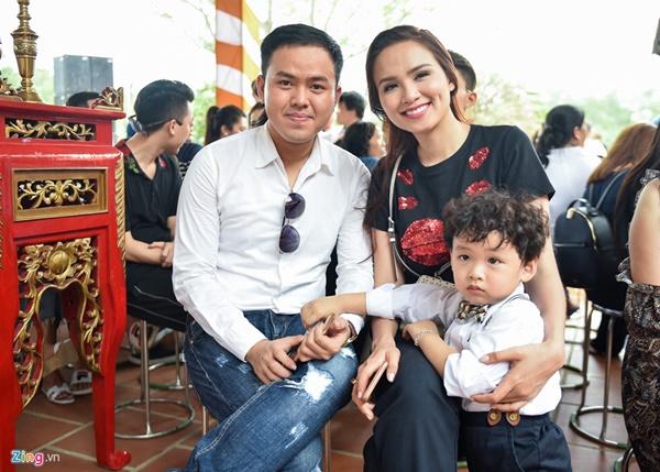 Trấn Thành và dàn sao Việt tấp nập cúng Tổ tại đền thờ của Hoài Linh-9