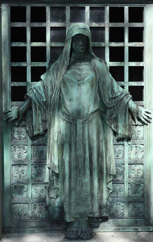 Tròn mắt trước 17 bức tượng đáng sợ và ấn tượng nhất thế giới-3