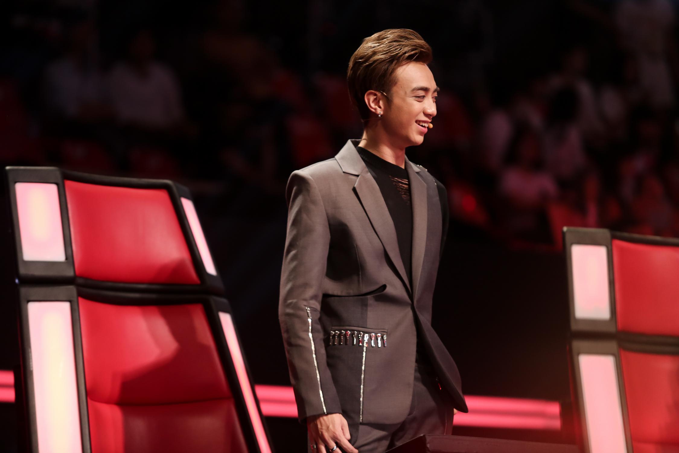 Ba giọng ca nhí hát bolero khiến các HLV và khán giả thổn thức-2