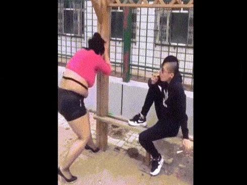 Clip hài: 'Hồn vía lên mây' khi bị gấu... dọa