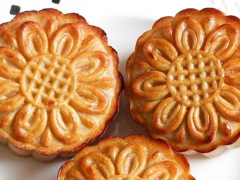 Bánh Trung thu nhân dứa đậu xanh ngọt thanh, lạ miệng