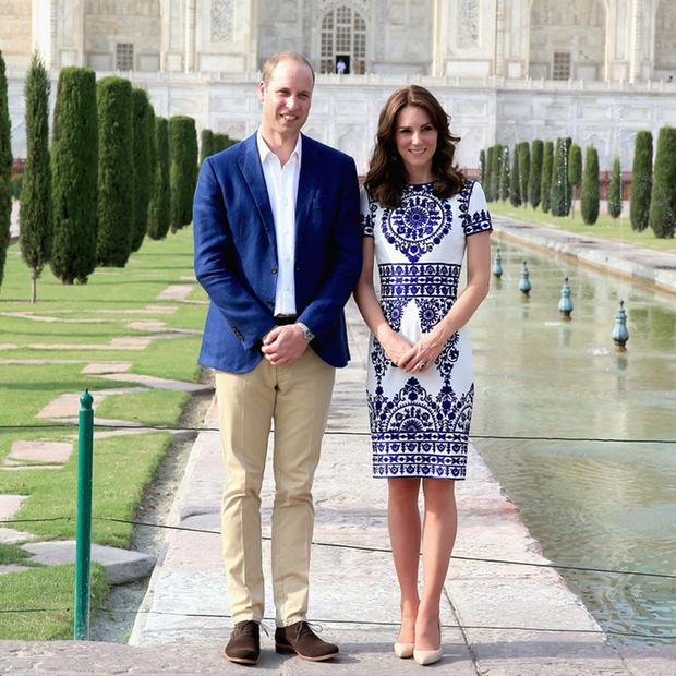 Hoàng tử William chẳng bao giờ nắm tay Công nương Kate ở nơi công cộng, nhưng luôn có hành động ngọt ngào này-1