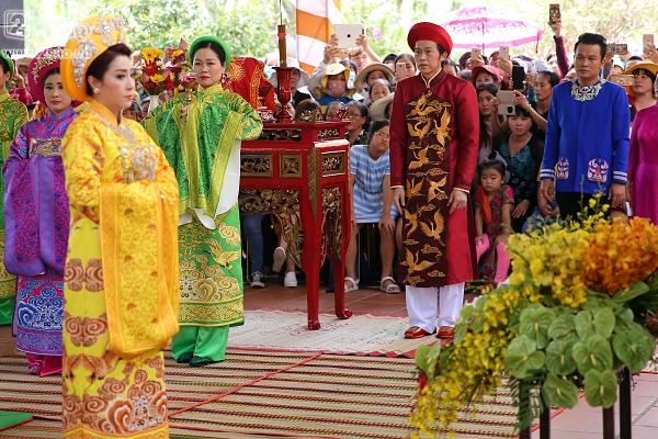 Dàn sao Việt mướt mồ hôi, đội nắng đến dâng hương đền thờ Tổ của Hoài Linh-6