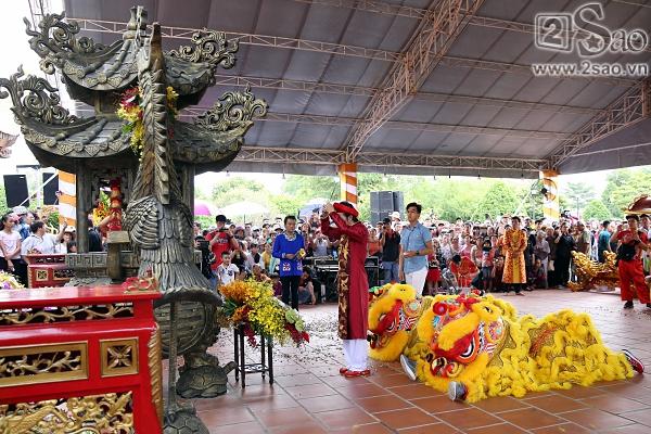 Dàn sao Việt mướt mồ hôi, đội nắng đến dâng hương đền thờ Tổ của Hoài Linh-8