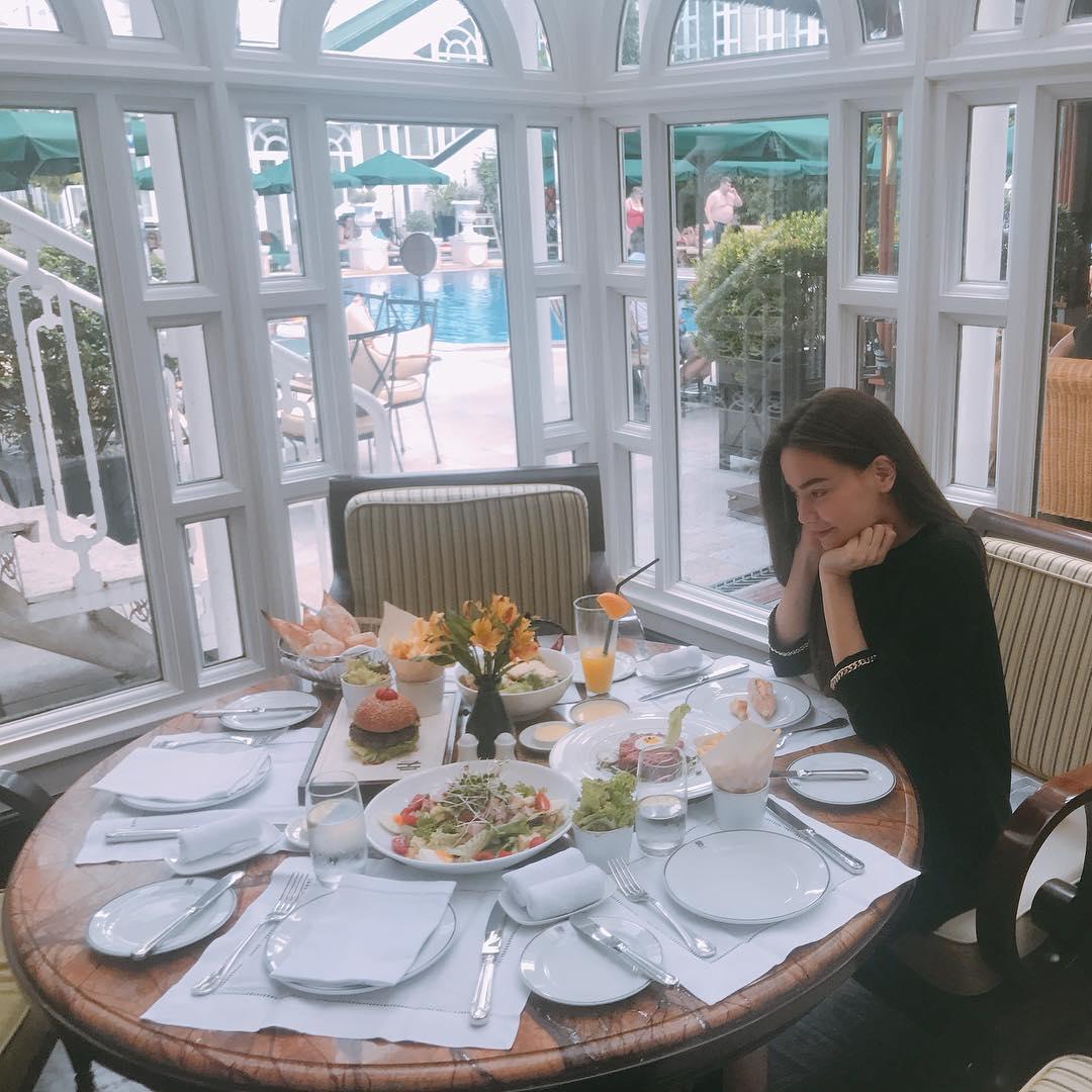 Tin sao Việt 1/10: Vợ chồng Jennifer Phạm đưa con gái đi đón tết trung thu sớm-3