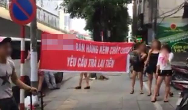 Mua đồng hồ 56 triệu 3 ngày đã hỏng, nam thanh niên vác loa thuê dàn chân dài đòi lại tiền-1