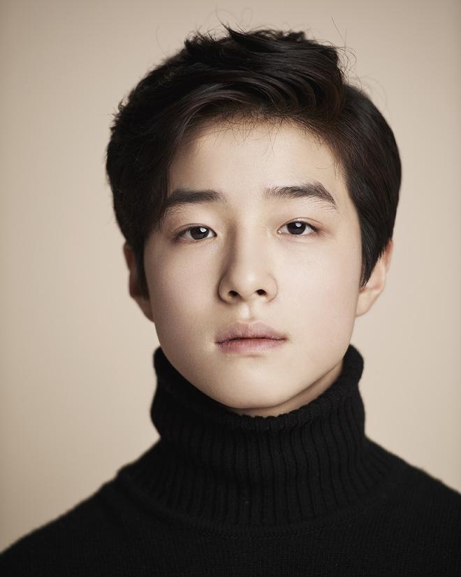 Sao Hàn 1/10: Tiểu Lee Jong Suk thu hút với vẻ ngoài cực điển trai ở tuổi 15-1
