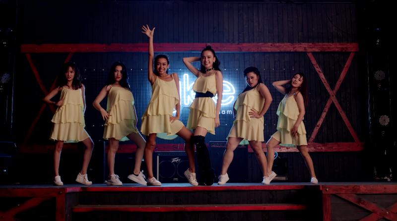 Angela Phương Trinh vẫn nhảy vô cùng nóng bỏng dù đang mang bầu-4