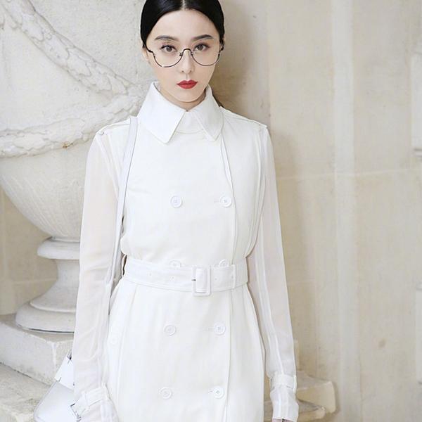 Hội ngộ Lee Dong Wook tại show Givenchy, Phạm Băng Băng khiến fan trầm trồ vì style quá lạ và đẳng cấp-1