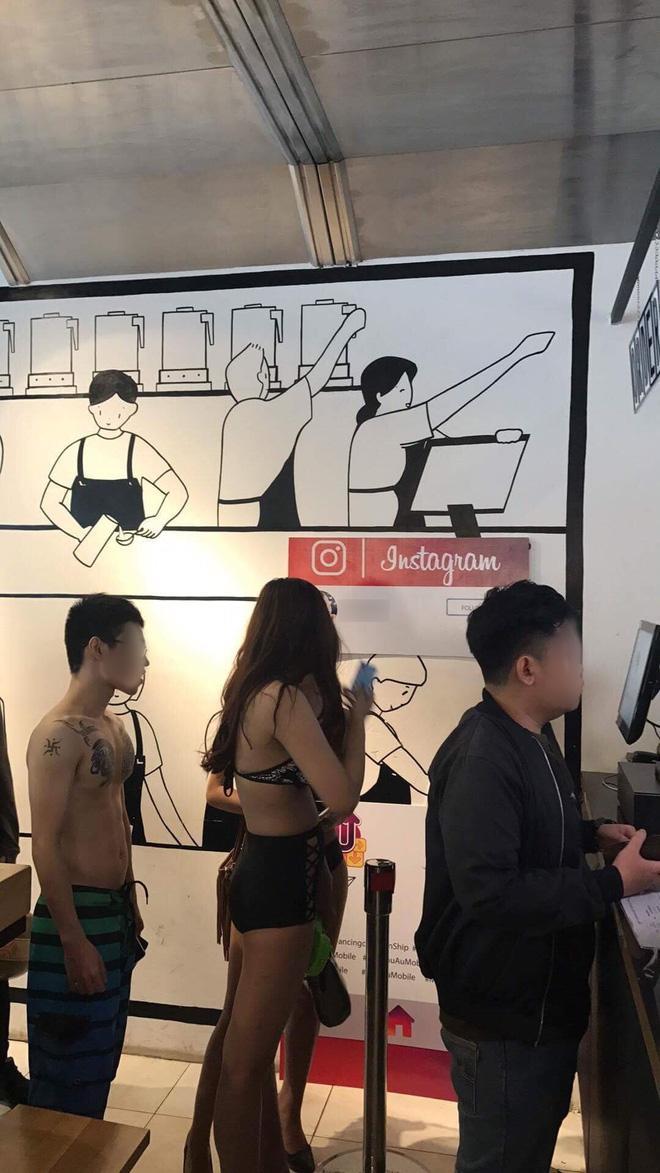 Chiêu khuyến mại kỳ quặc: Bạn trẻ mặc bikini đến hàng trà sữa để được giảm giá 100%-3