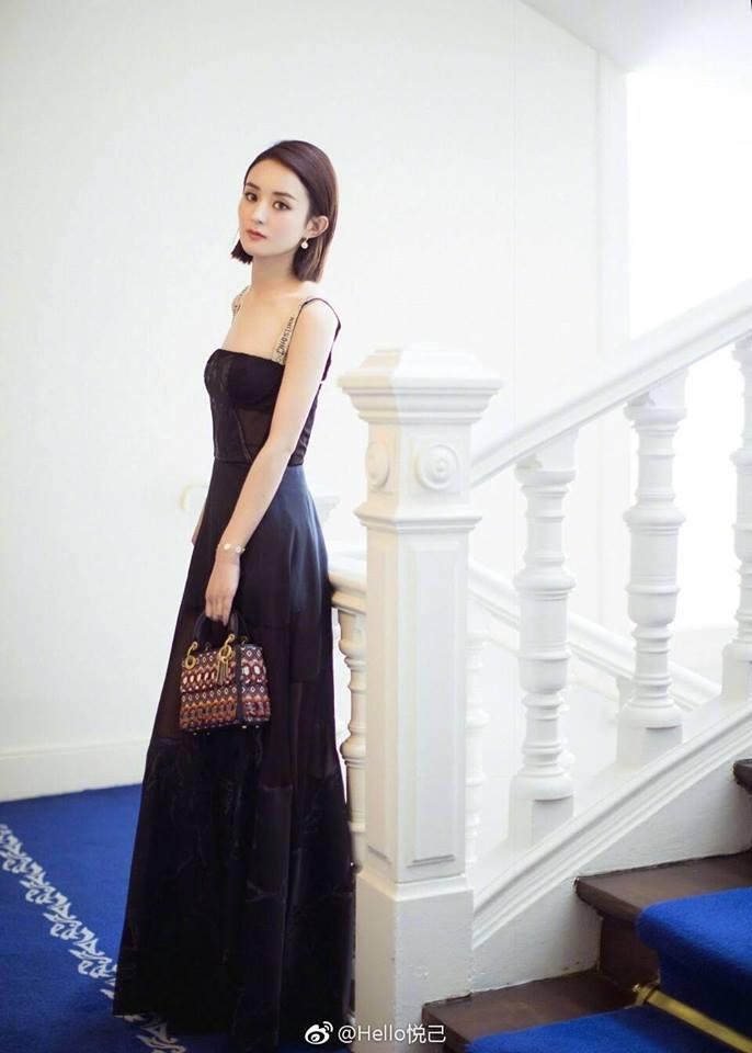 Hết bị viết nhầm tên, Triệu Lệ Dĩnh lại bị bóc mẽ photoshop da mịn quá đà-7